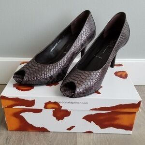 💥NEW💥Donald Pliner Lucius Python Print Pumps Sz8